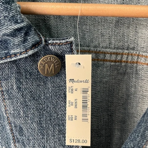 Madewell classic men’s jean jacket. - Picture 3 of 5